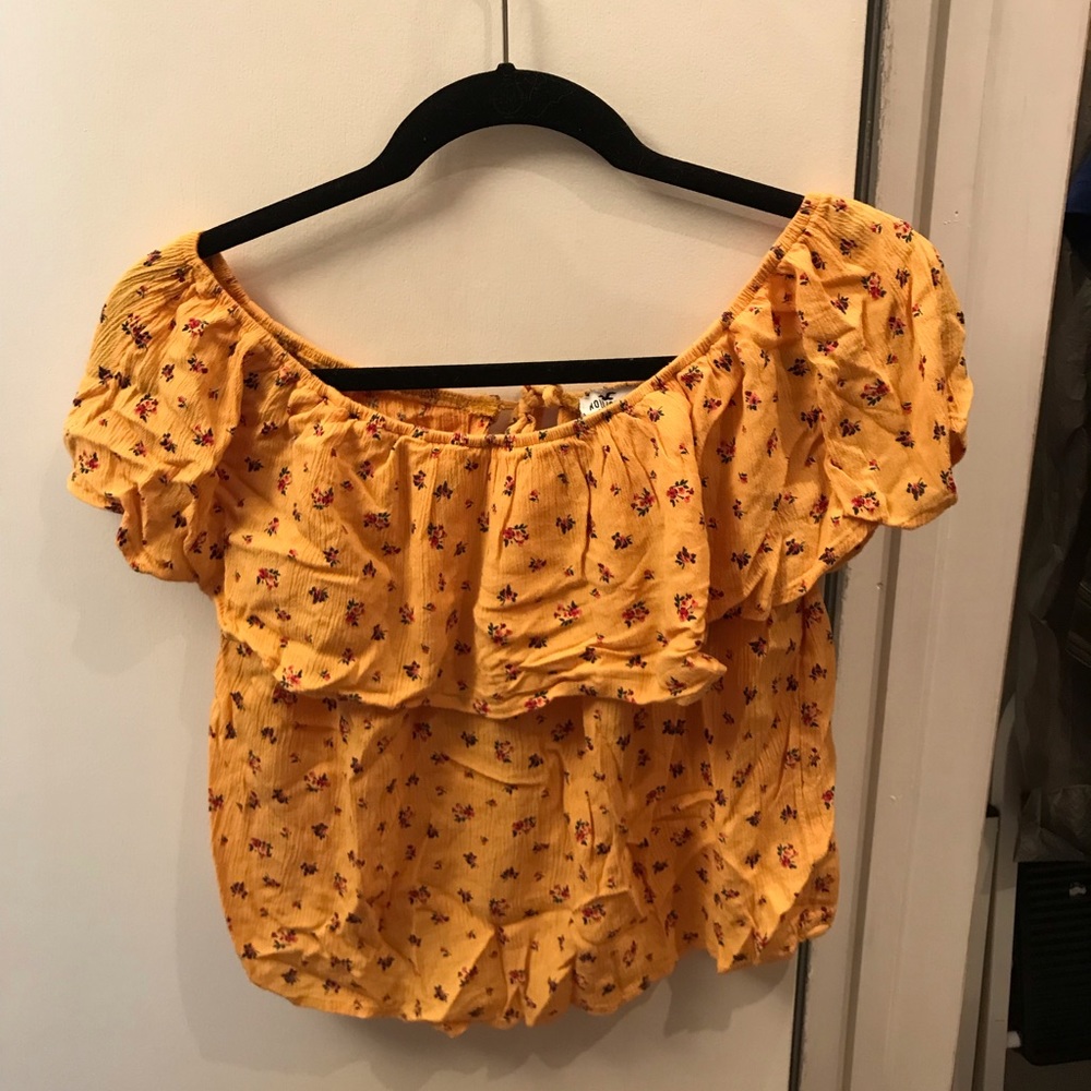 Hollister off the shoulder shirt!